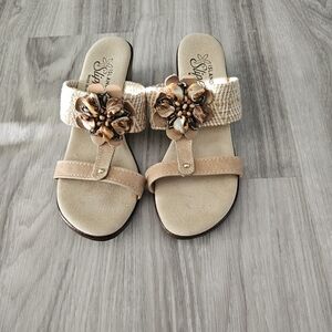 Island Slipper Women's Beige Sandals with Floral Detail
